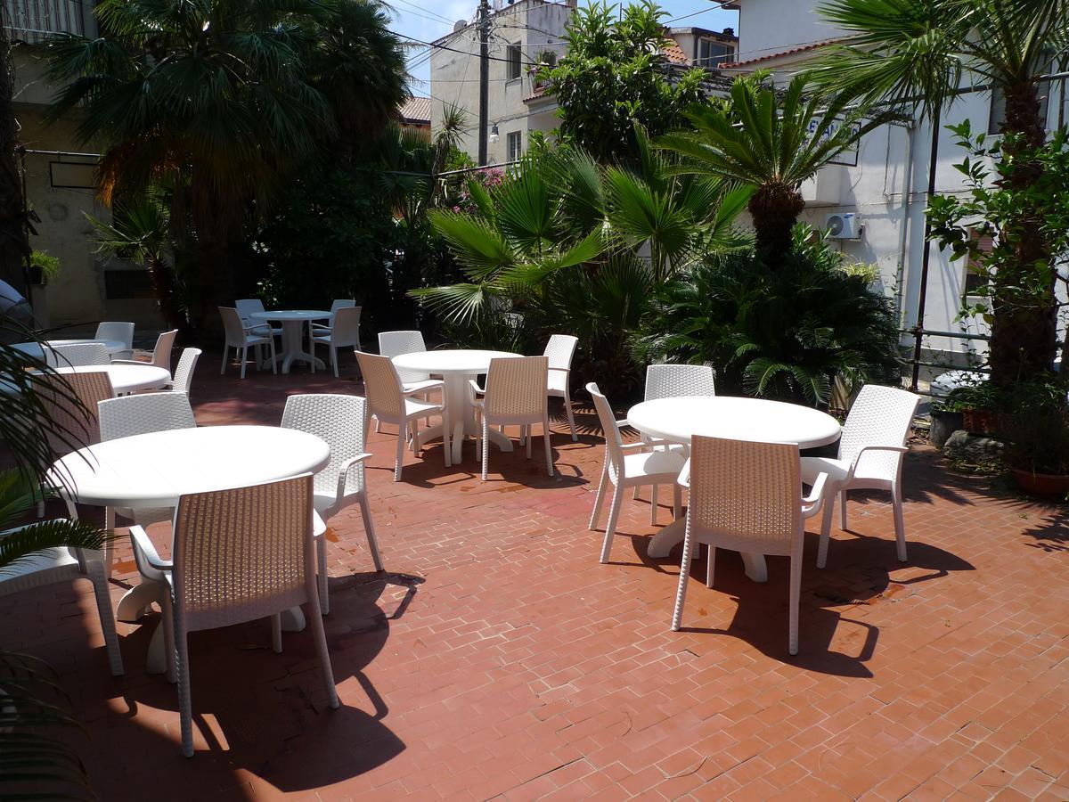 Hotel Alexander سانتا دومينيكا المظهر الخارجي الصورة