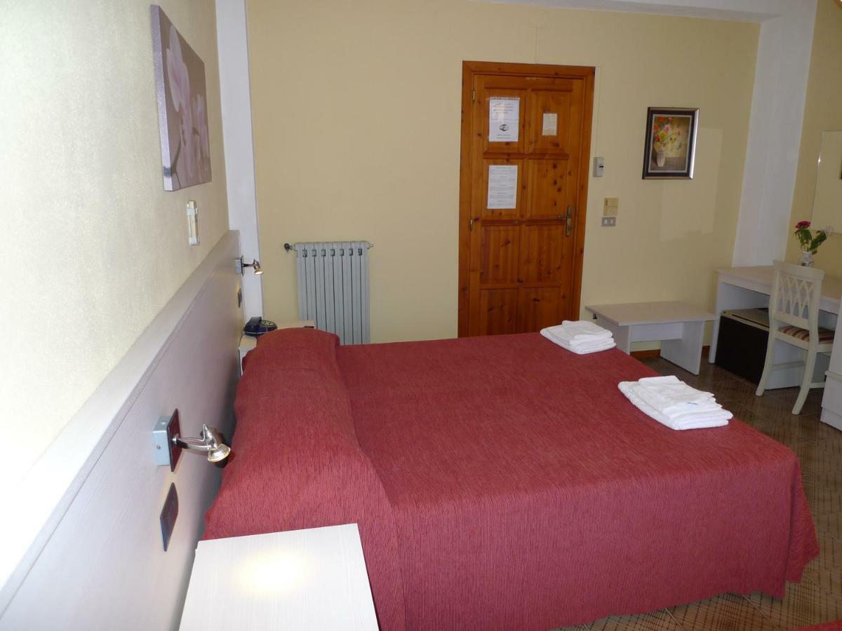 Hotel Alexander سانتا دومينيكا المظهر الخارجي الصورة