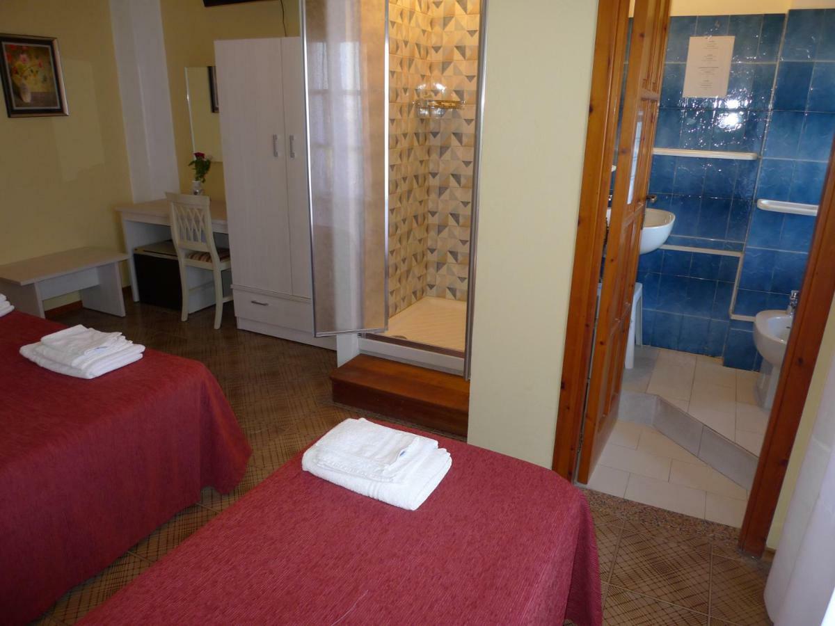 Hotel Alexander سانتا دومينيكا المظهر الخارجي الصورة