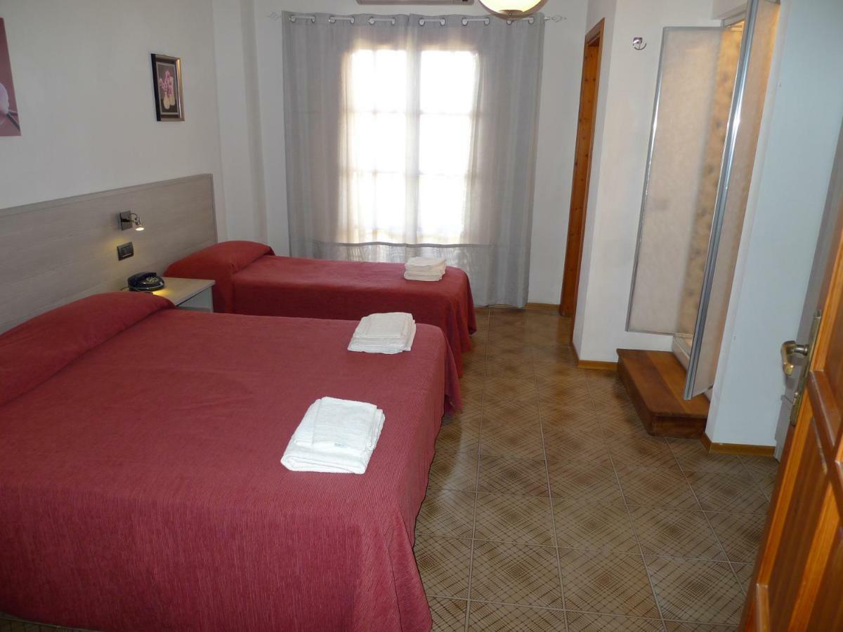 Hotel Alexander سانتا دومينيكا المظهر الخارجي الصورة