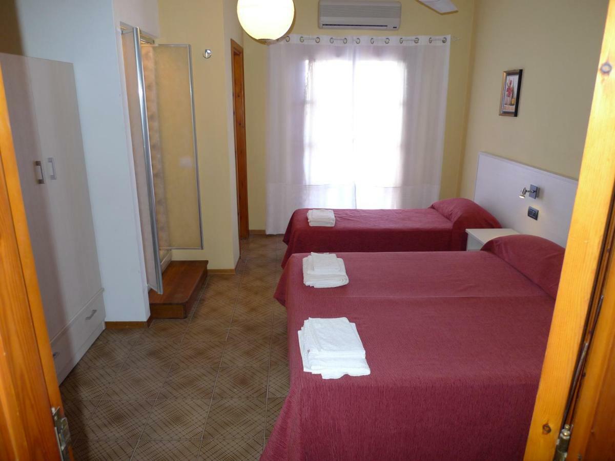 Hotel Alexander سانتا دومينيكا المظهر الخارجي الصورة